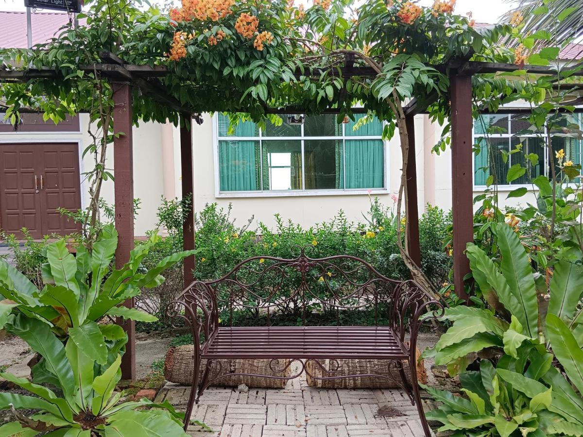 Kurau Inn Farmstay Kuala Kurau Екстер'єр фото