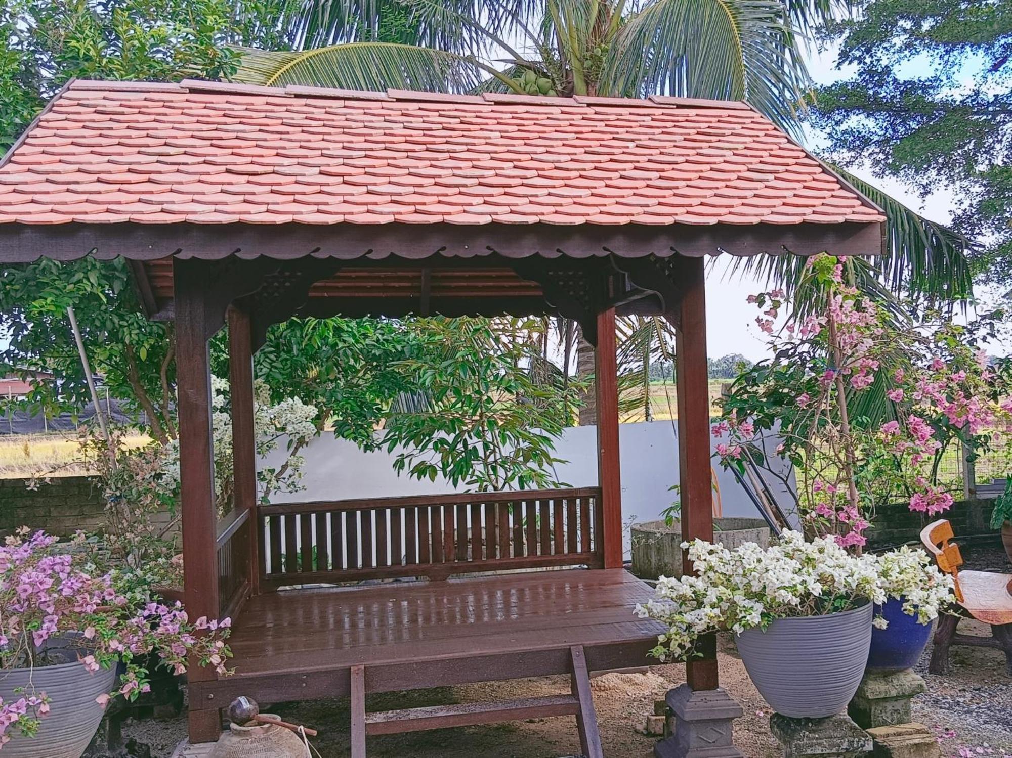 Kurau Inn Farmstay Kuala Kurau Екстер'єр фото